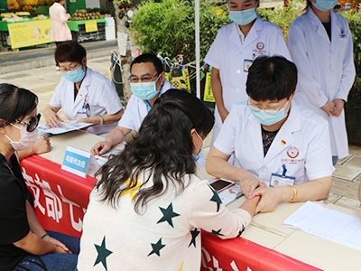 走进社区 建党节健康义诊 昆明白癜风医院为居民送福利